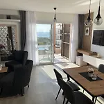Seaside Modern For Family * Vokolidha