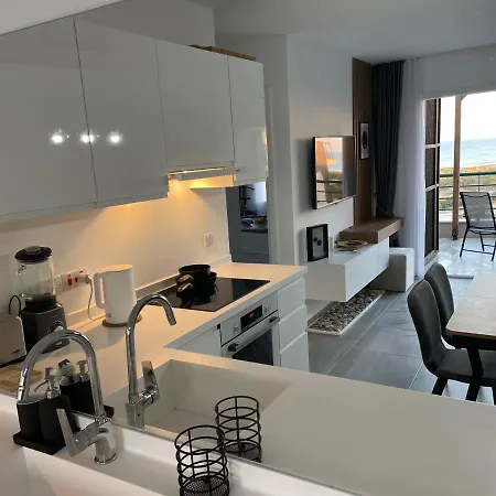 Apartment Seaside Modern For Family Vokolidha